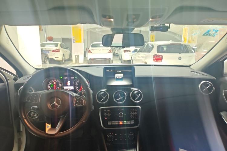 Used Mercedes-Benz GLA 2017 GLA 200 Fashion Model Center Console