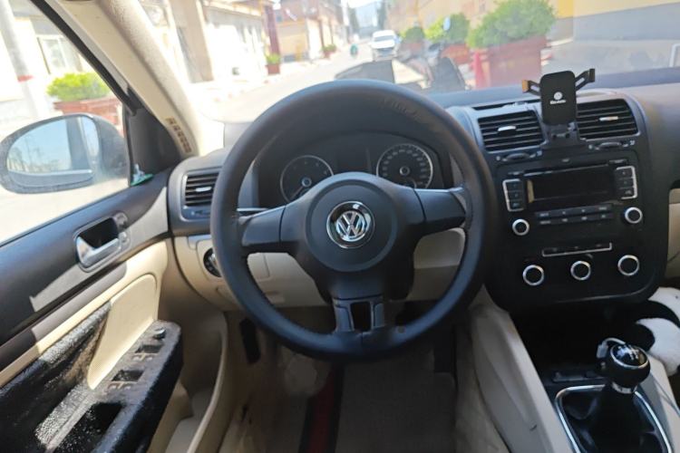Used Volkswagen Sagitar 2011 1.6L Manual Comfort Version Steering Wheel