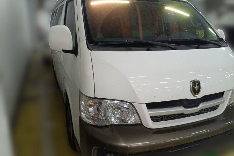 Used Jinbei Hiace 2016 2.0L Luxury Version V19 Front Right 45 Deg