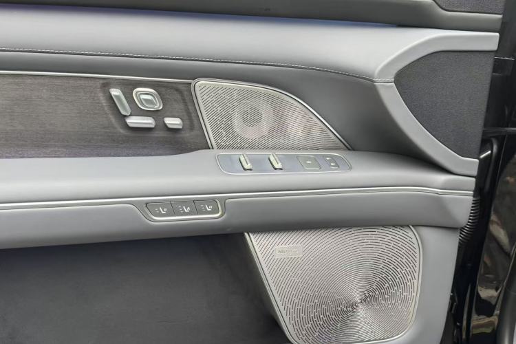 Used Nio ES8 2026 Model 6-seat Executive Signature Edition Interior 12