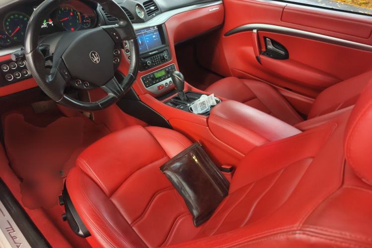 Used Maserati GranTurismo 2007 4.2L Standard Edition Center Console