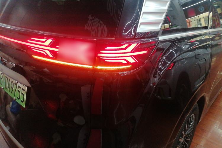 Used Denza D9 2022 EV 600 Four-Wheel Drive Prestige Model
