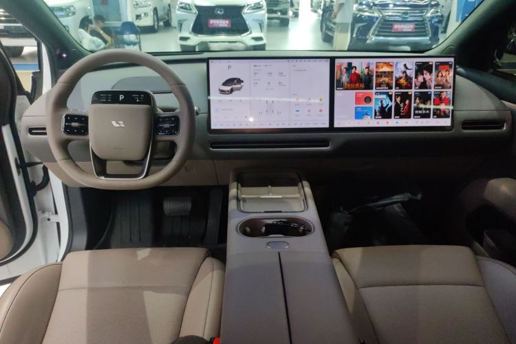 Used Li Auto i6 2025 Model Two-Wheel-Drive Standard Type
