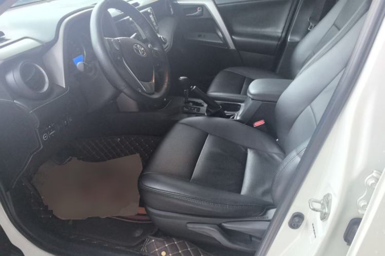 Used Toyota RAV4 2016 2.0L CVT Two-Wheel Drive Fashion Edition China V Standard
