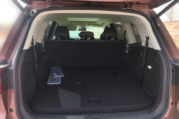 Used Roewe RX8 2018 30T Smart Connectivity Two-Wheel Drive Flagship Edition
