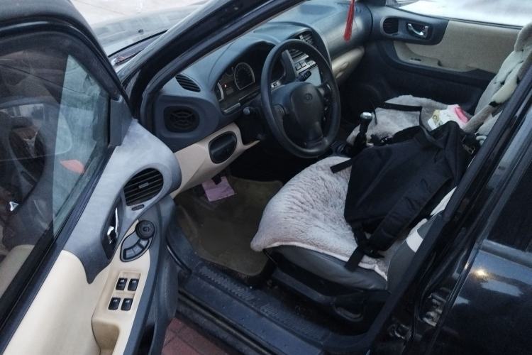 Used Huatai Santa Fe Classic 2012 2.0L Gasoline Manual Two-Wheel Drive with Sunroof
