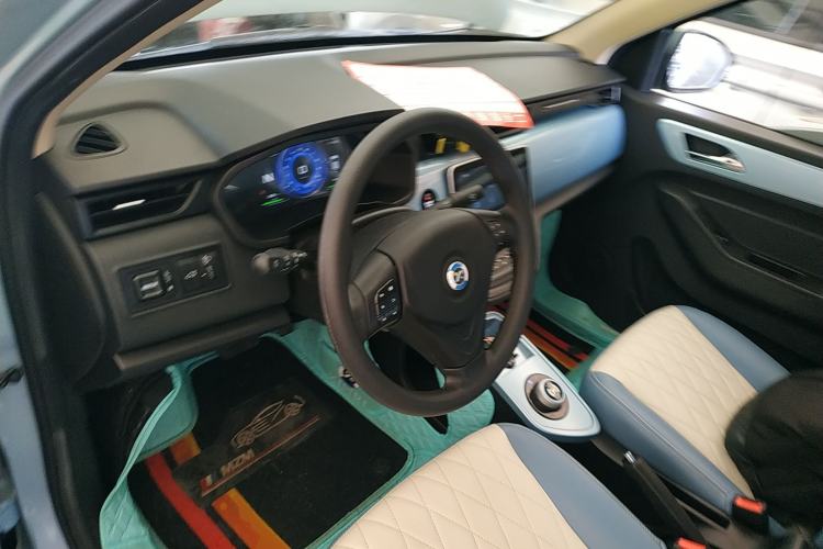 Used Brilliance Xinri i03 2021 318 km 31.45 kWh Steering Wheel