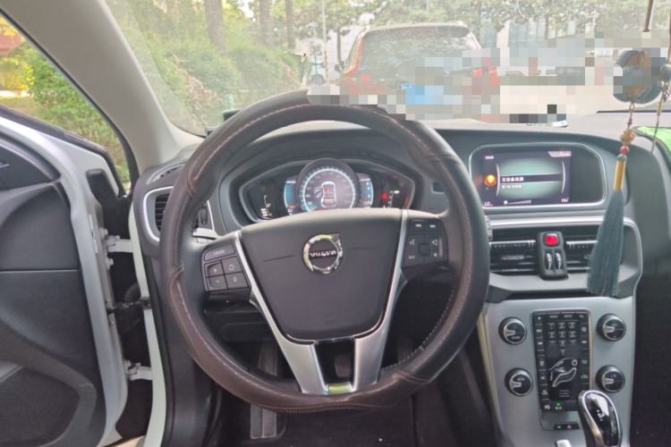 Used Volvo V40 2018 T3 Zhiya Edition
