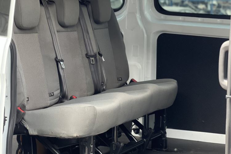 Used Ford Transit 2020 2.0T Diesel Multi-Function Commercial Vehicle Mid-Chassis Low-Roof Design with Dual Rear Doors Meeting China VI Emission Standards
