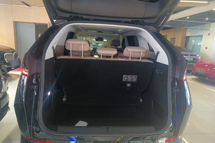 Used XPeng X9 2024 640 All-Wheel Drive High-Performance Max
