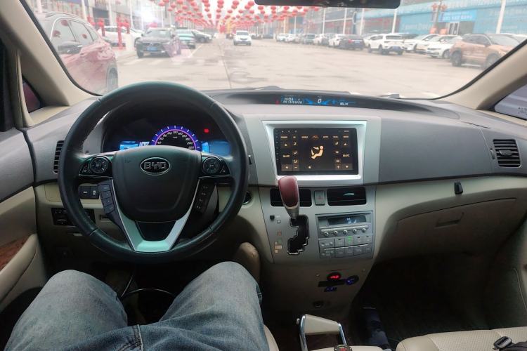 Used BYD M6 2015 2.4L Automatic Luxury Model