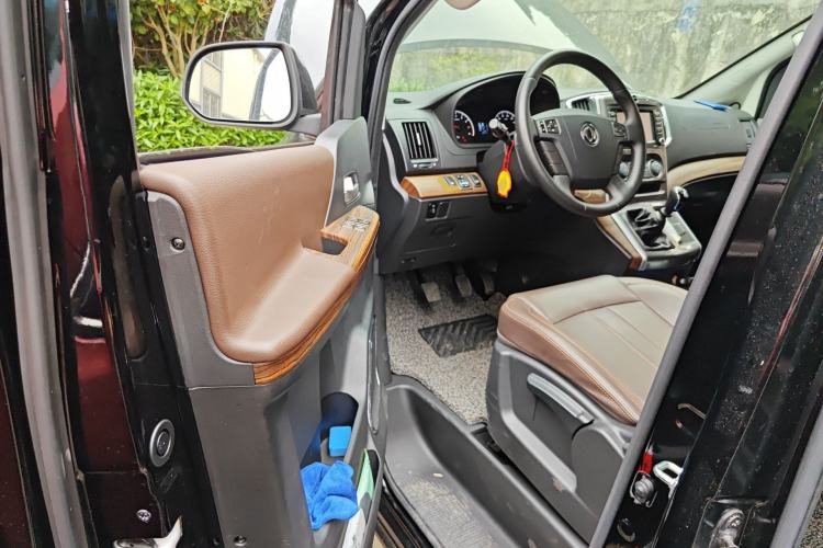 Used FORTHING Lingzhi PLUS 2021 2.0L Manual Luxury 9-Seater Driver Seat