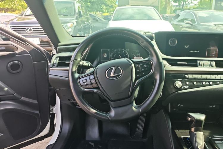 Used Lexus ES 2020 200 Excellence Edition
