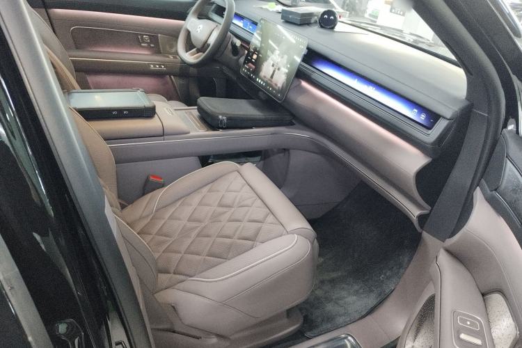 Used Nio ES8 2026 Model 6-seat Executive Luxury Edition Right Front Seat