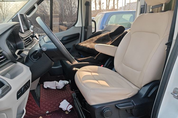 Used SAIC MAXUS Xintu V90 2020 2.0T AMT Yunjie Edition Front-Wheel Drive Rear Single Tire Short Wheelbase Mid-Height 6-Seater Left Front Seat