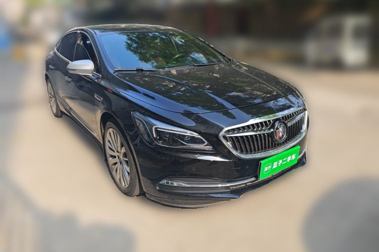 Used Buick LaCrosse 2018 28T Luxury Model Front Right 45 Deg