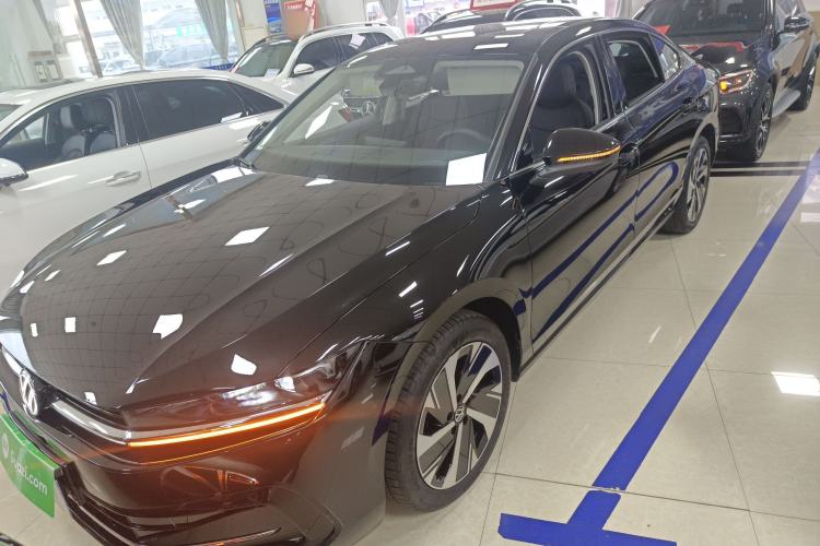 Used Volkswagen Magotan 2024 300TSI DSG Prestige Edition—A Real Eye-Catcher Left Front Headlight