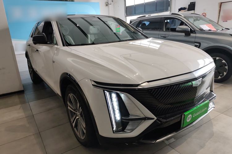 Used Cadillac LYRIQ 2024 Rear-Drive Standard Range Luxury Edition Front Right 45 Deg