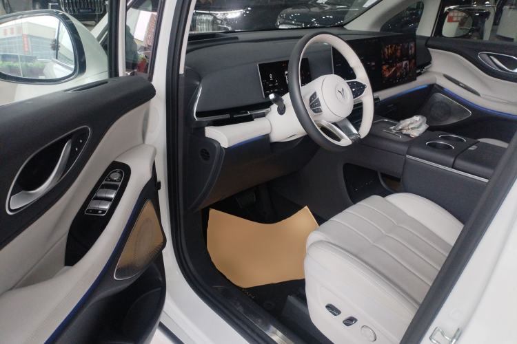 Used VOYAH Dream 2025 PHEV Four-Wheel Drive Prestige Kunpeng Edition
