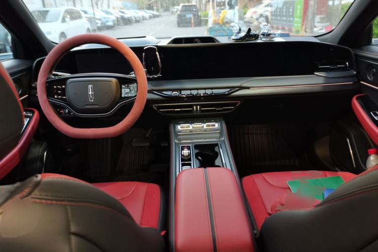 Used Lincoln Z 2025 2.0T Knight Special Edition Center Console