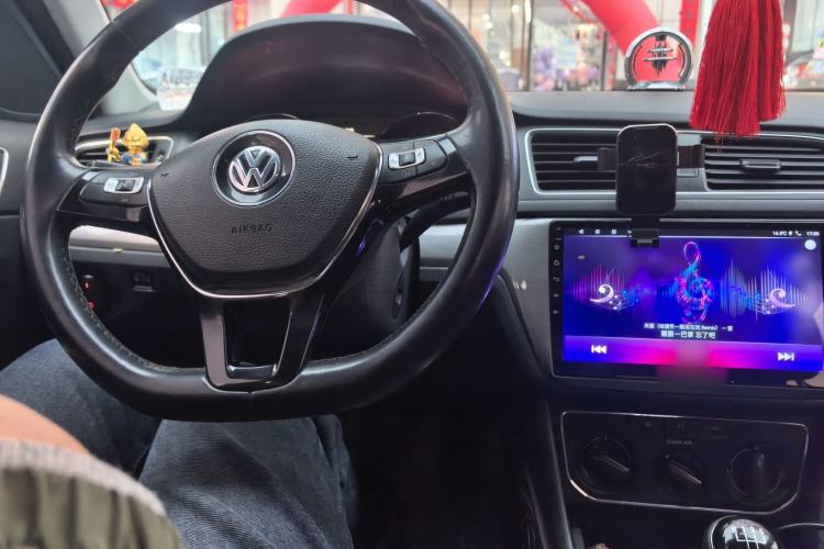 Used Volkswagen Lavida 2017 1.6L Manual Comfort Edition Center Console