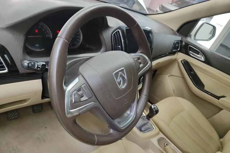 Used Baojun 730 2014 1.5L Manual Luxury Navigation ESP Version 7 Seats