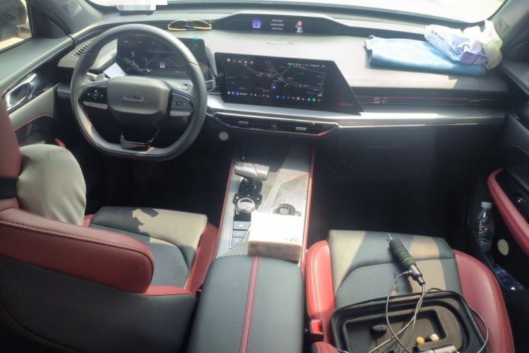 Used CHANGAN OSHAN Z6 2023 Blue Whale 2.0T Automatic Zhiyuan Model Center Console