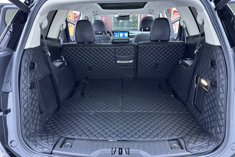 Used Ford Edge 2021 PLUS EcoBoost 245 Two-Wheel-Drive Titanium 7-Seater
