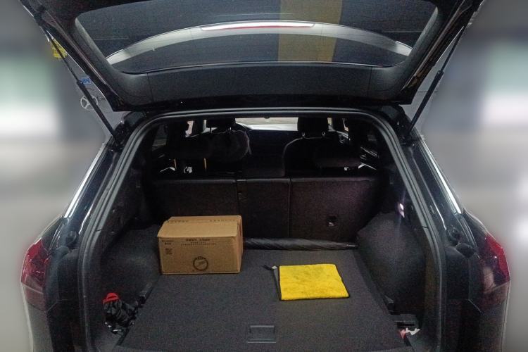 Used Volkswagen Tayron 2019 380TSI Four-Wheel Drive R-Line China VI-standard Trunk