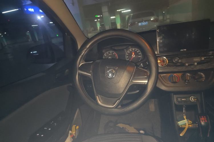 Used Baojun 310 2016 1.2L manual Comfort trim level