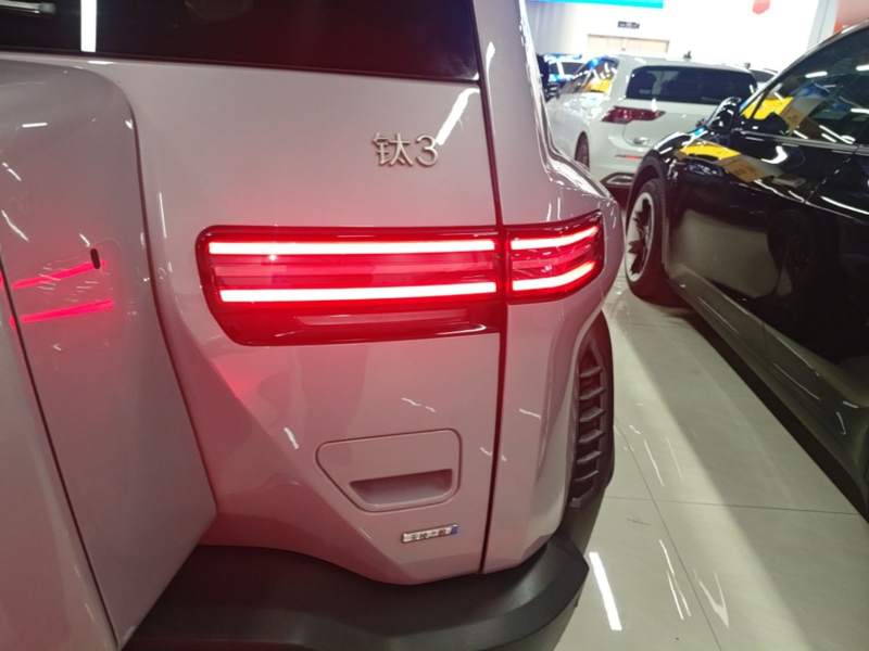 Used Formula Leopard Titanium 3 2025 501 km Range Rear-Wheel Drive Intelligent Driving Max Edition — 7
