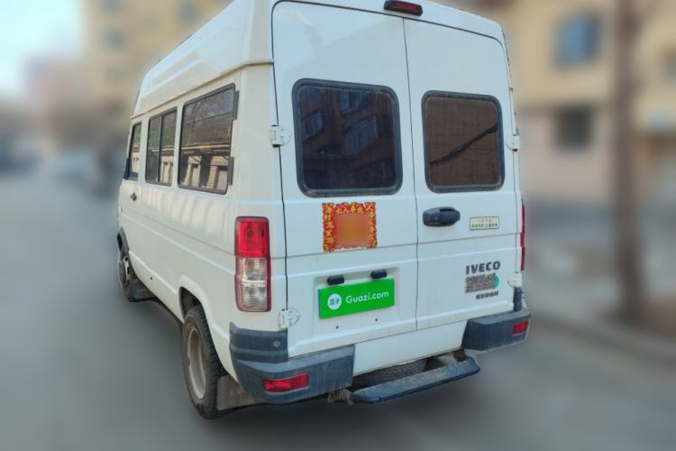 Used Iveco Daily 2021 2.5T A35 M1 Passenger Van 5-9 Seater Short Wheelbase Mid-Roof Design Dual Tires Side Sliding Door Rear Left 45 Deg