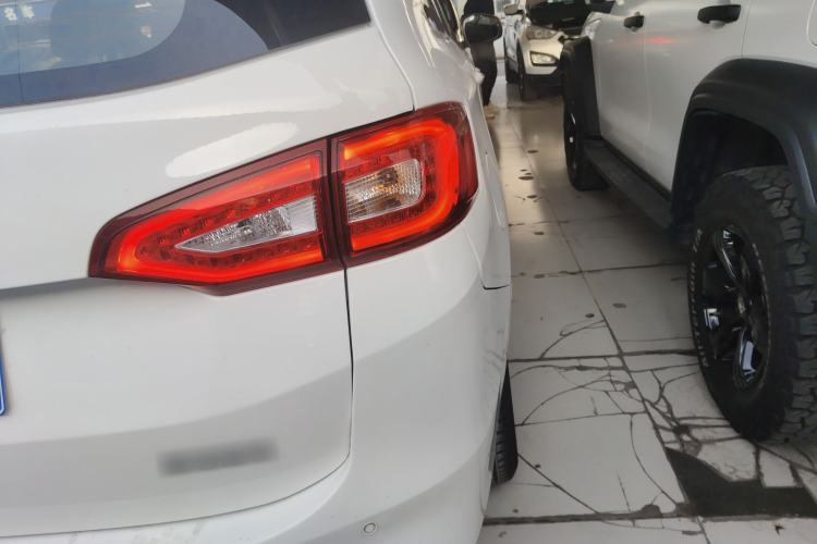 Used Haima V70 2016 2.0L Manual - Comfort Edition 6 Seats
