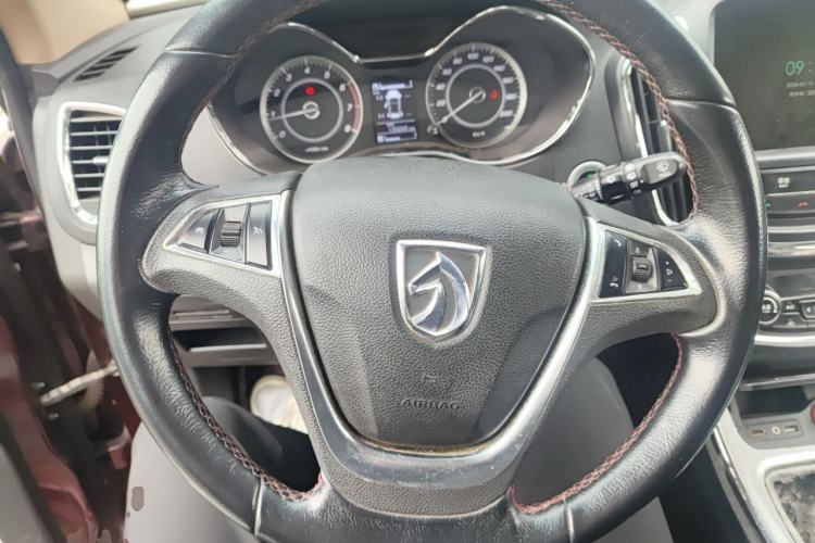 Used Baojun 560 2015 1.8L manual luxury version