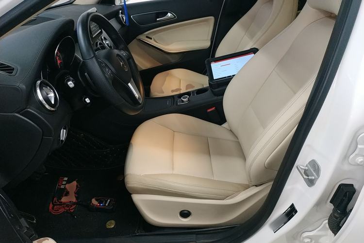 Used Mercedes-Benz GLA 2015 GLA 200 Fashion Model
