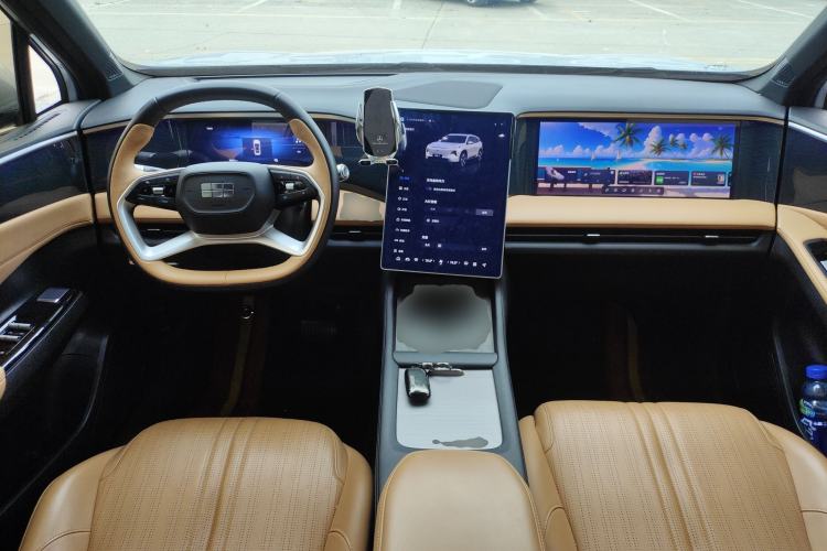 Used Geely Galaxy L7 2023 1.5T 115 km MAX Center Console