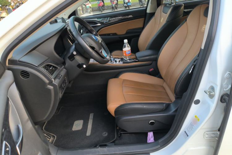 Used BYD Qin New Energy 2017 Qin EV300 Flagship Model Left Front Seat