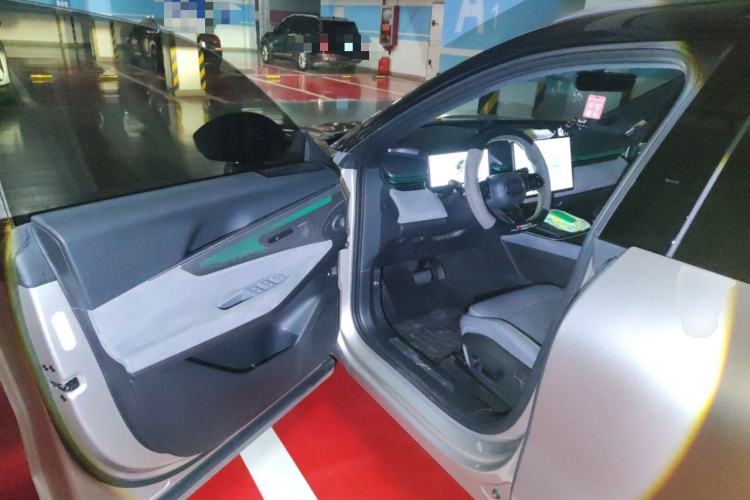 Used Lynk & Co 08 EM-P 2023 120km Long-Range Pro
