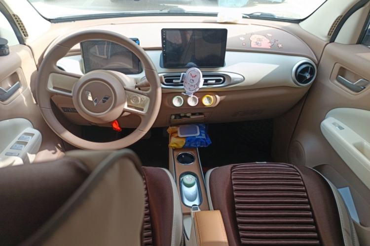 Used Wuling Hongguang MINIEV 2025 Four-Door Version Advanced Edition Center Console