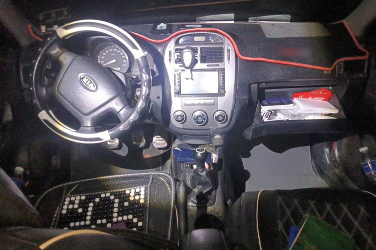 Used Kia Cerato 2012 1.6L MT GL Center Console