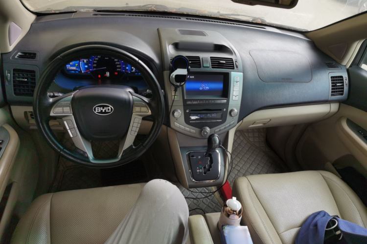 Used BYD S6 2011 2.4L Automatic Luxury Edition Center Console