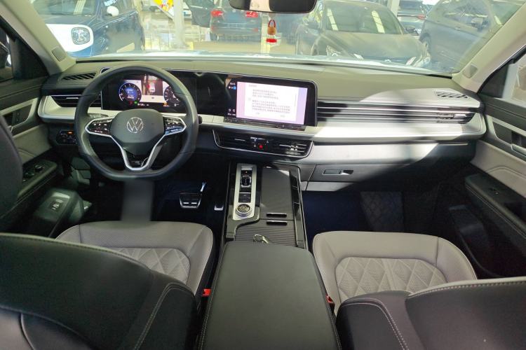 Used Volkswagen Tavendor 2023 380TSI All-Wheel Drive R-Line Journey Edition Interior 3