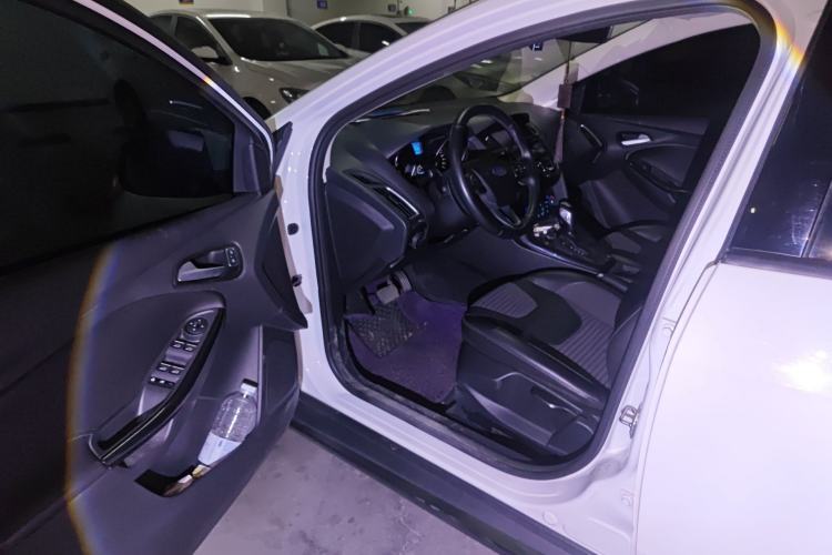 Used Ford Focus 2017 Hatchback 1.6L Automatic Fashion Edition Smart Drive Version
