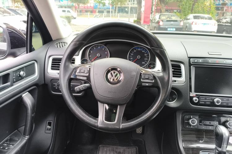 Used Volkswagen Touareg 2016 3.0 TSI High-End Version Steering Wheel