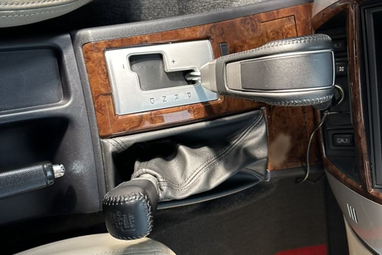 Used Mitsubishi Pajero Sport 2013 3.0L Automatic 4x4 Flagship Edition
