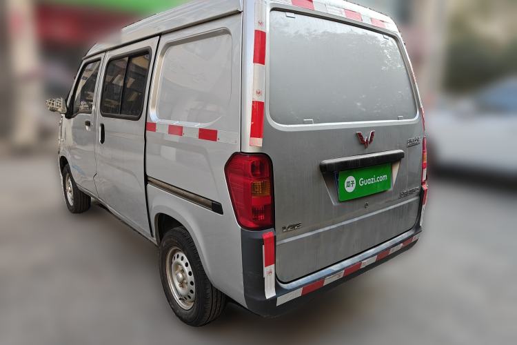 Used Wuling Zhiguang 2020 1.2L Van Utility Model China VI Emission Standard 5-Seater LSI