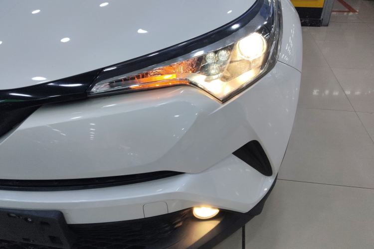Used Toyota C-HR 2018 2.0L Leading with Sunroof China VI Standard Left Front Headlight