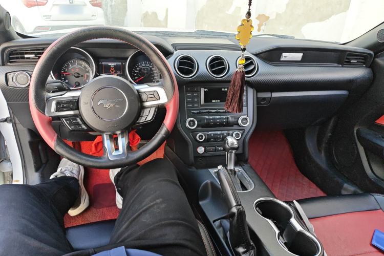 Used Ford Mustang  Center Console