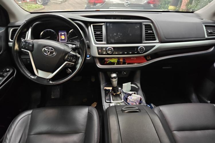 Used Toyota Highlander 2018 2.0T Two-Wheel-Drive Luxury Edition 7 Seats Emission Standard China V Center Console