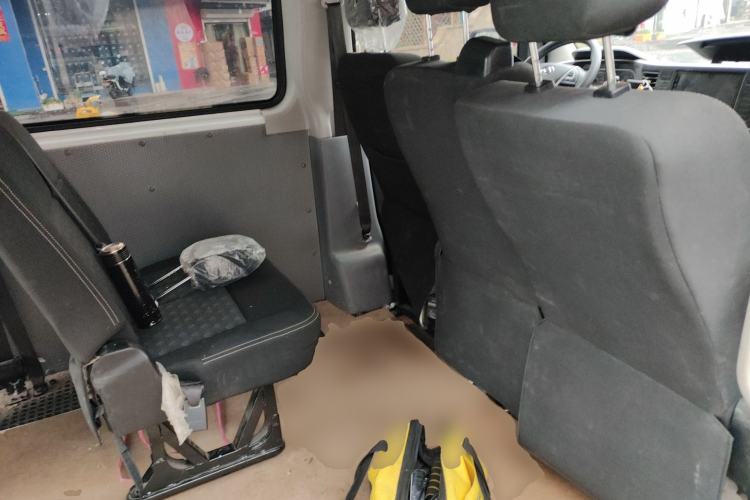 Used SAIC MAXUS Xintu V80 2024 Aotong Value Edition 6MT Long-Wheelbase Mid-Roof Model with 127 Ps Available in 6/7/8/9-Seater Configurations